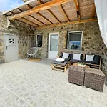 Mykonos Dot Ano Mera