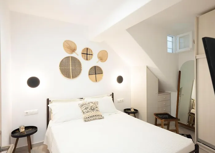 Mykonos Dot * Ano Mera