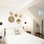 Mykonos Dot * Áno Merá
