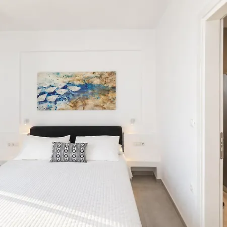 Mykonos Dot * Ano Mera