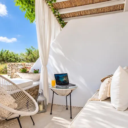 Mykonos Dot * Ano Mera