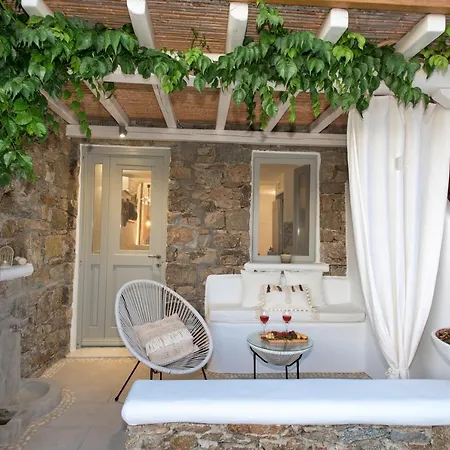 Mykonos Dot * Ano Mera